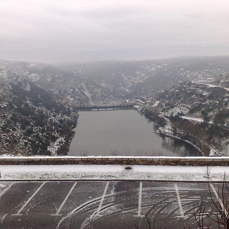 Отель Pensao Vista Bela Миранда-ду-Дору Экстерьер фото