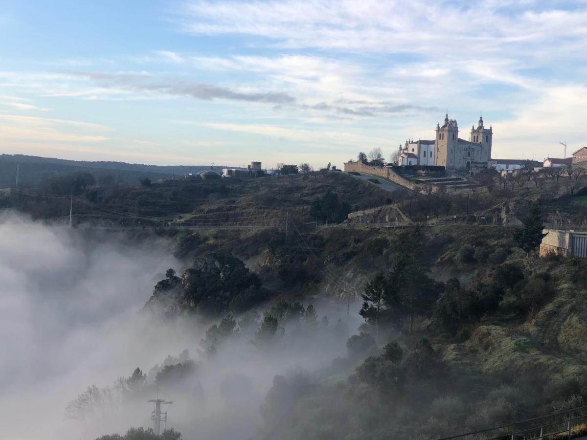 Отель Pensao Vista Bela Миранда-ду-Дору Экстерьер фото